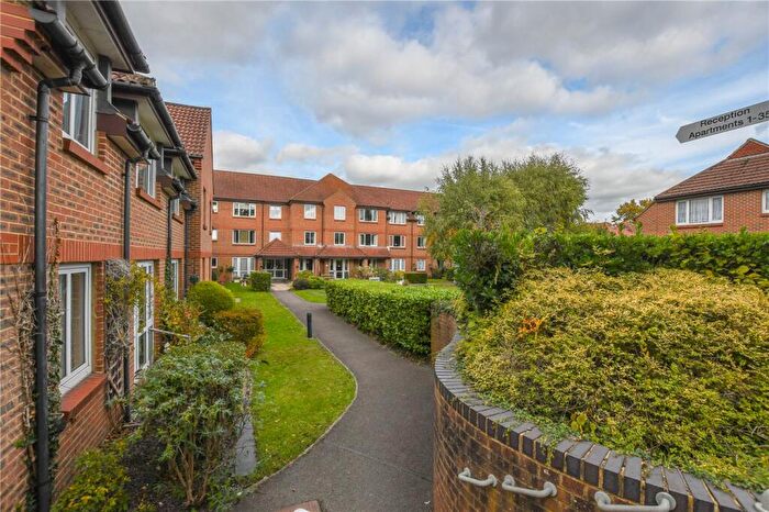 1 Bedroom Apartment For Sale In Tebbit Close, Bracknell, Berkshire, RG12
