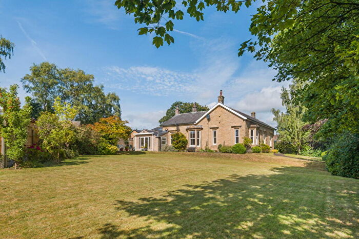 5 Bedroom Detached House For Sale In Dryclough Road, HD4