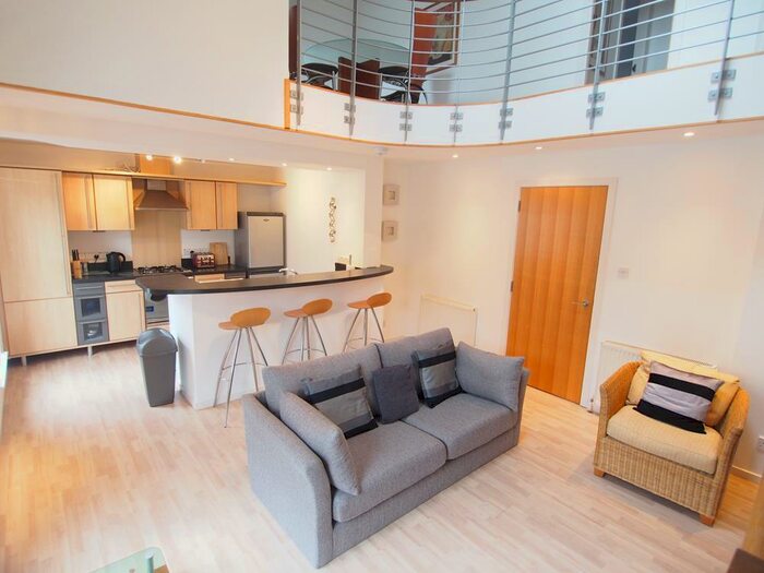 3 Bedroom Flat To Rent In Chapel Street, Aberdeen, AB10