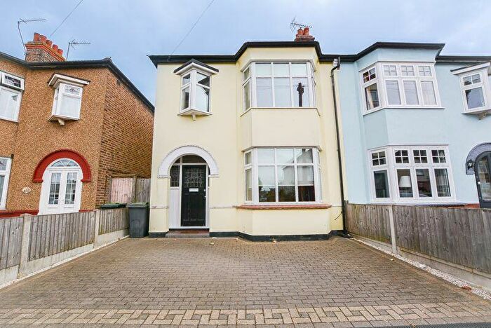 3 Bedroom Semi-Detached House To Rent In North Avenue, Southend-On-Sea, SS2