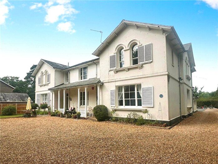2 Bedroom Apartment For Sale In York Avenue, East Cowes, Isle Of Wight, PO32