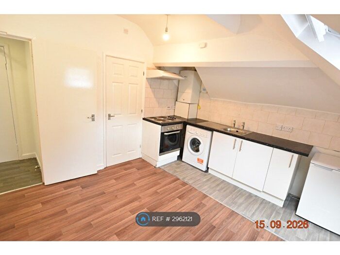 1 Bedroom Flat To Rent In Crescent Road, Luton, LU2