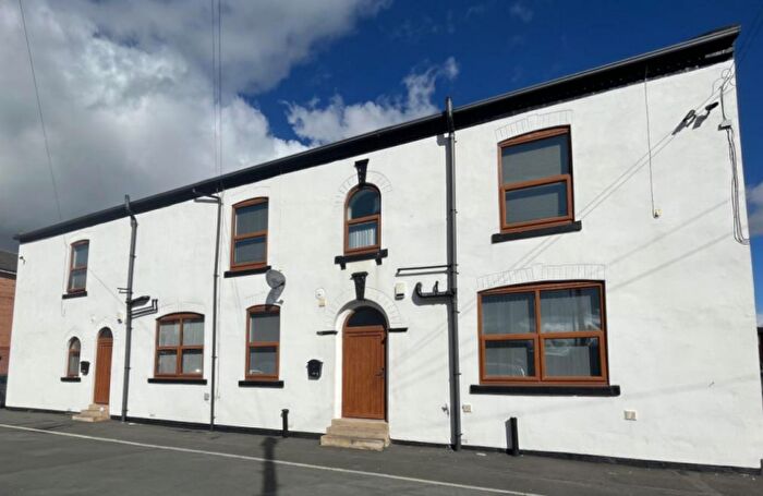 1 Bedroom Apartment For Sale In Hampton House, - Hampton Place, Leeds, LS9