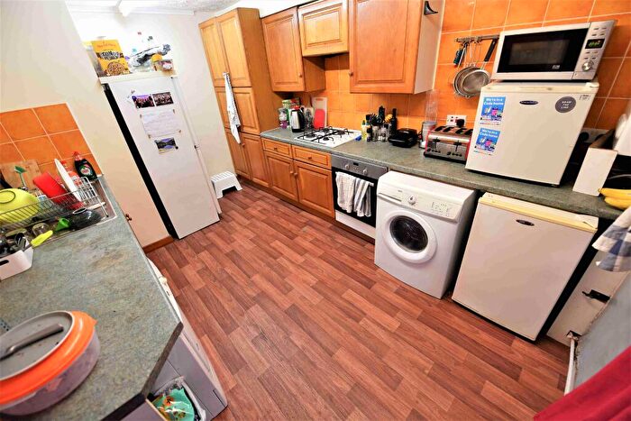 6 Bedroom Terraced House To Rent In Thornville Avenue, Hyde Park, Leeds, LS6