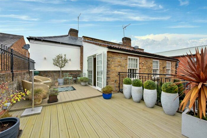 2 Bedroom Semi-Detached House To Rent In Russell Street, Windsor, Berkshire, SL4