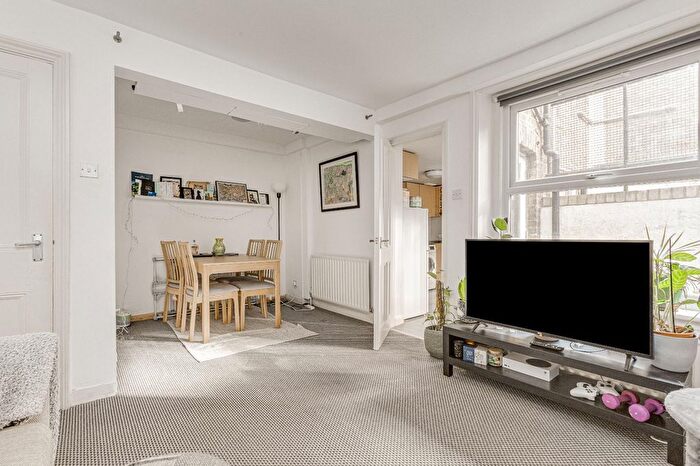 2 Bedroom Flat To Rent In Ramsden Road, Balham, SW12