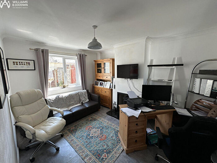 3 Bedroom Detached House For Sale In Lon Dryll, Llanfairpwllgwyngyll, Anglesey, LL61
