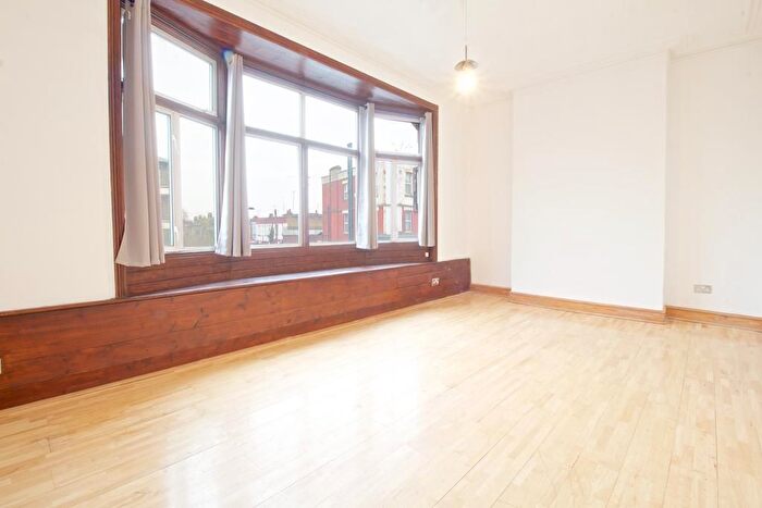 2 Bedroom Flat To Rent In High Street, London, N8