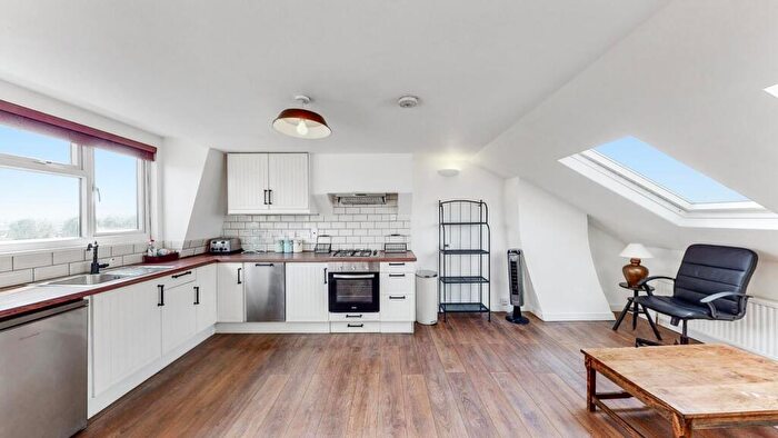 2 Bedroom Flat To Rent In Waldo Road, College Park, London, NW10