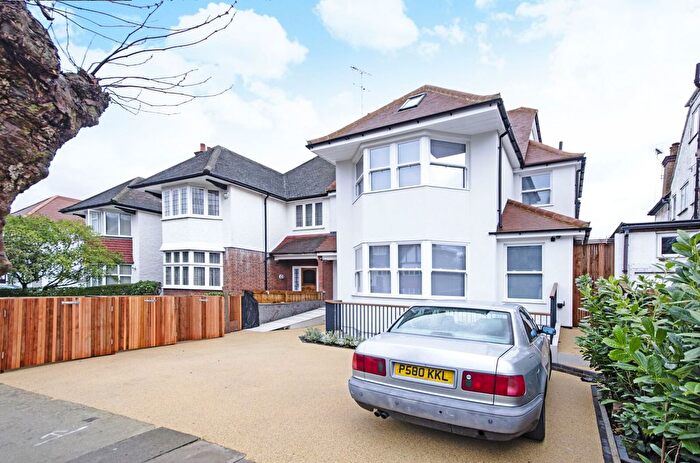 2 Bedroom Flat For Sale In Ravenscroft Avenue, Golders Green, London, NW11