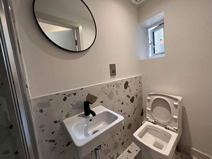 2 Bedroom Flat To Rent In Clarence Villas, Hawks Road, KT1