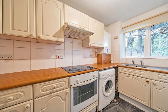 1 Bedroom Flat To Rent In Samuel Close, Donne House, SE14