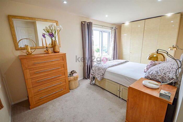 2 Bedroom End Of Terrace House To Rent In Oak Close, Killamarsh, S21