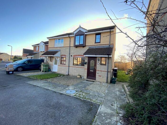 3 Bedroom Property To Rent In Wedmore Close, Frome, Somerset BA11