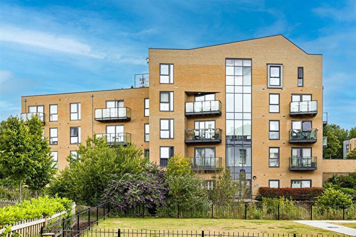 2 Bedroom Flat To Rent In Richardson House, Nash Mills Wharf, HP3