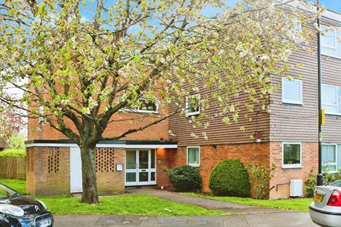 1 Bedroom Flat To Rent In Close To Langley Village, Large Bed - Available Now, SL3