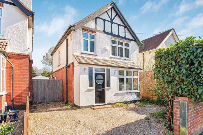 3 Bedroom Detached House For Sale In Farnborough Road, Farnborough, Hampshire, GU14