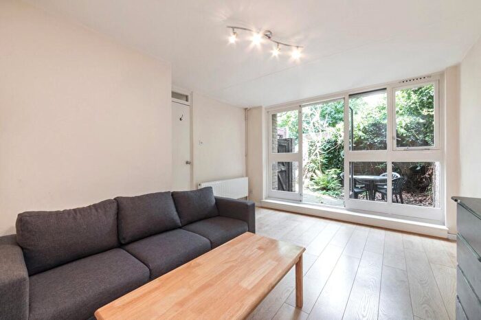 2 Bedroom Flat To Rent In Cloysters Green, St. Katharine Docks, E1W