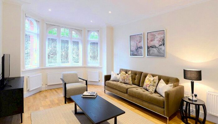 3 Bedroom Flat To Rent In Hamlet Gardens, Ravenscourt Park, London, W6