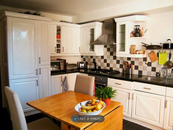 1 Bedroom Flat To Rent In Wykeham Road, Reading, RG6