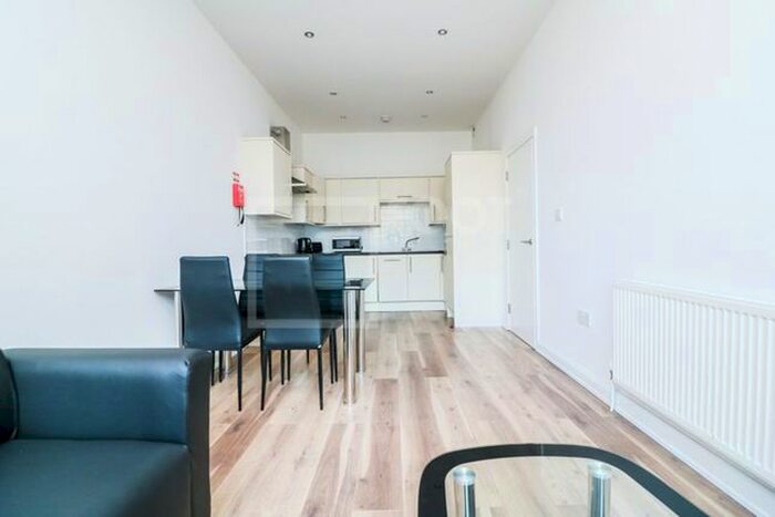 2 Bedroom Flat To Rent In Canal Road, Bradford BD1