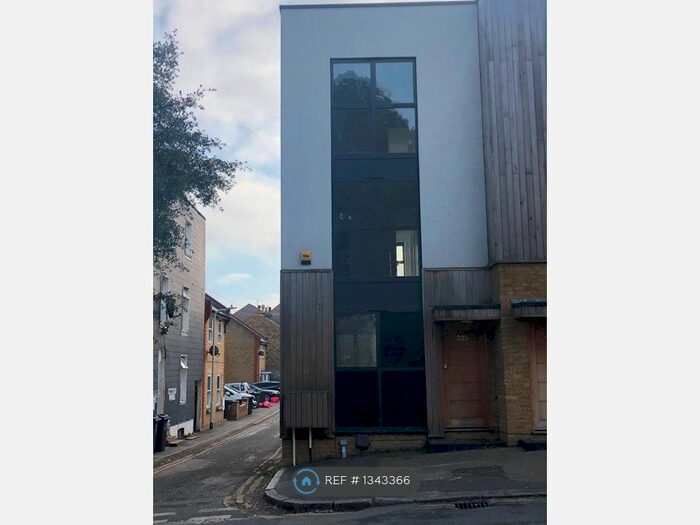 3 Bedroom Semi-Detached House To Rent In Addington Street, Margate, CT9