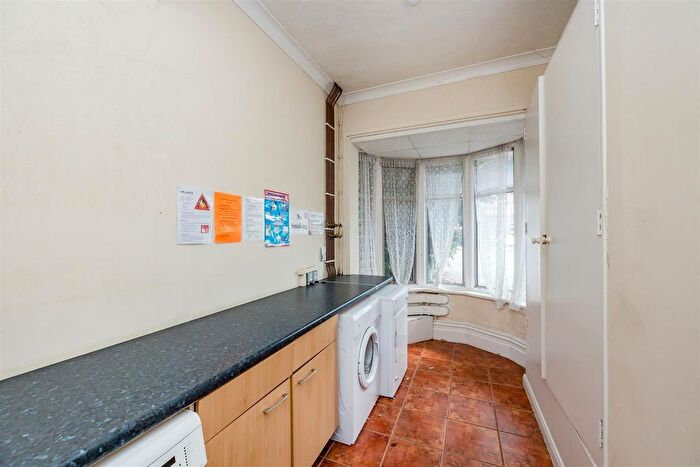 1 Bedroom Flat To Rent In Broadwater Road, Broadwater, Worthing, BN14