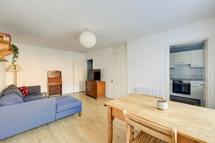 1 Bedroom Flat To Rent In Paxton Road, Forest Hill, London, SE23