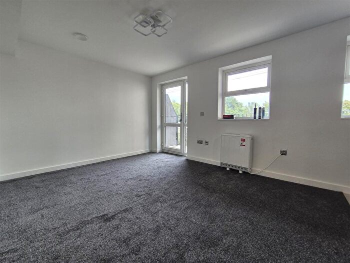 2 Bedroom Apartment To Rent In Ashton-Under-Lyne, OL6