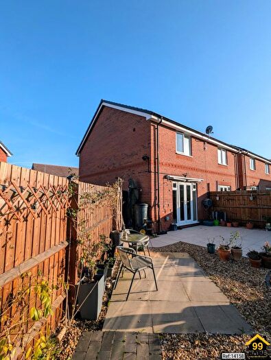 2 Bedroom Semi-Detached House For Sale In Mercer Avenue, Worcester, Worcestershire, WR5