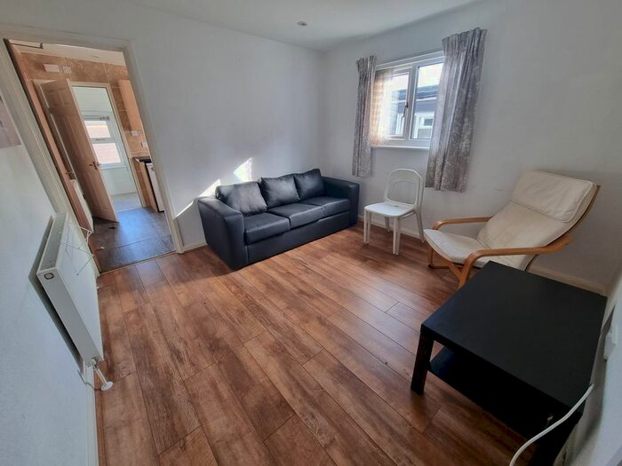 2 Bedroom Flat To Rent In Flat, Marlborough Road, Penylan, CF23