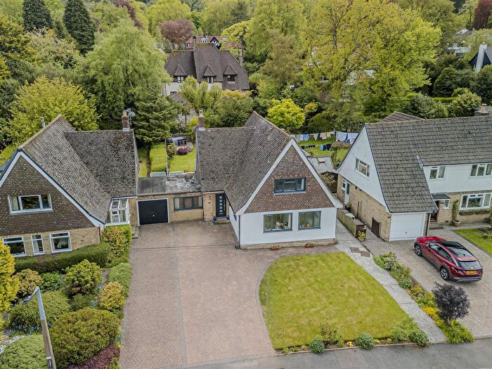 4 Bedroom Link Detached House For Sale In Errwood Avenue, Buxton, Derbyshire, SK17