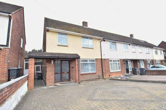 3 Bedroom Semi-Detached House To Rent In Eaton Valley Road, Luton, LU2
