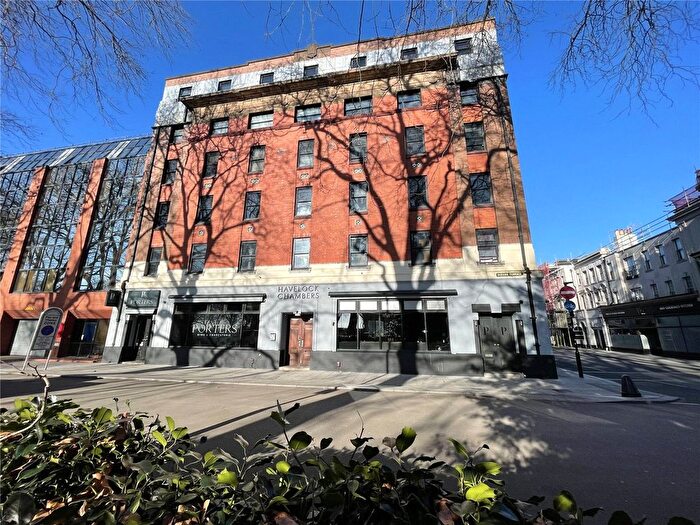 2 Bedroom Flat To Rent In Queens Terrace, Southampton, Hampshire, SO14