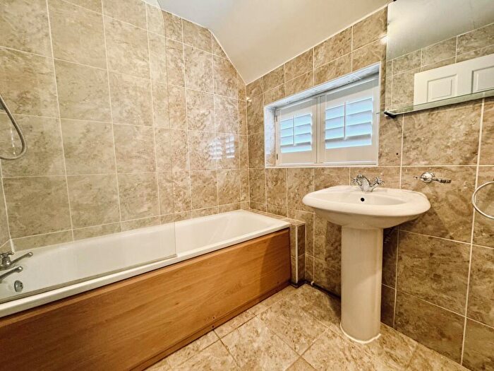 5 Bedroom Detached House To Rent In The Street, Bramley, RG26