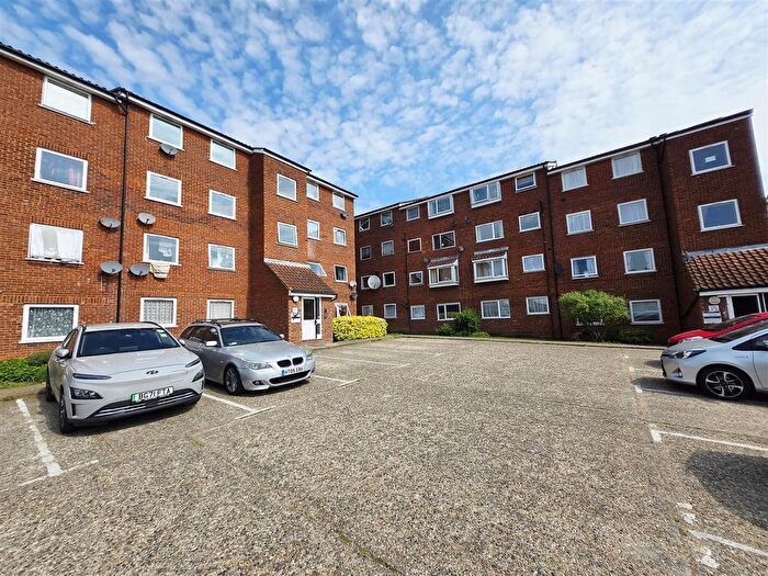 2 Bedroom Flat To Rent In Makepeace Road, Northolt, UB5