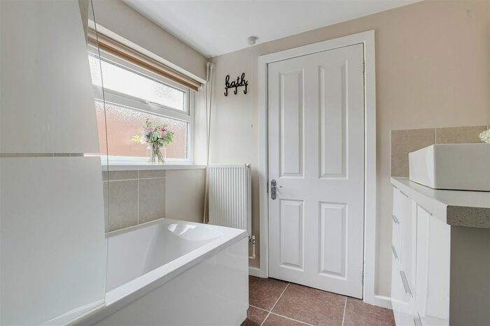 3 Bedroom End Of Terrace House For Sale In Highbury Road, Bulwell, Nottinghamshire, NG6