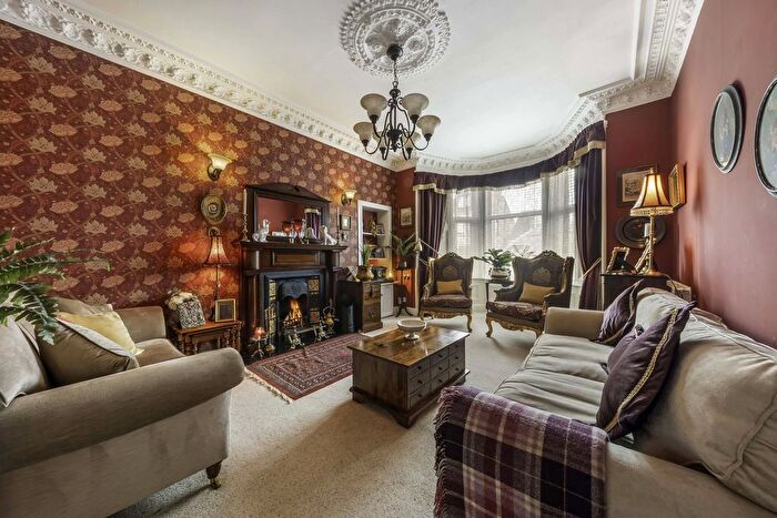 2 Bedroom Flat For Sale In Strathmartine Road, Dundee, DD3