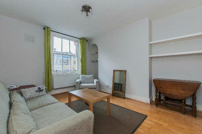 3 Bedroom Flat To Rent In Northdown Street, King's Cross, N1