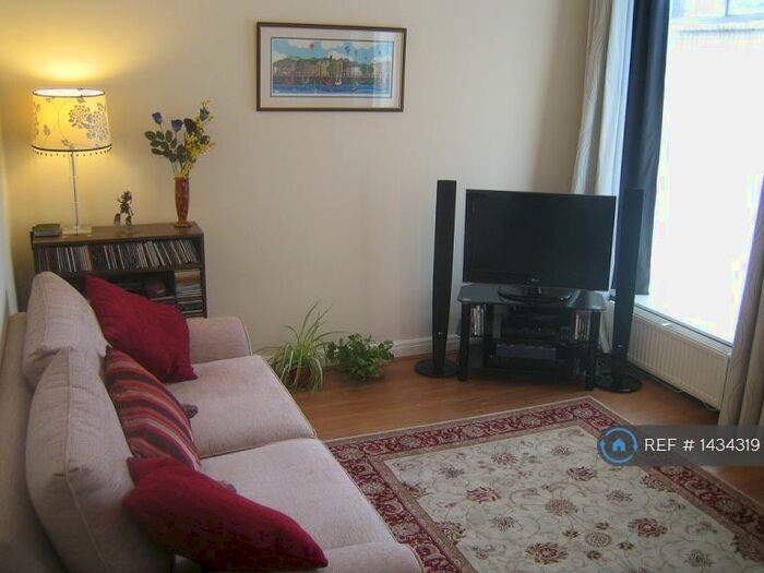 2 Bedroom Flat To Rent In St. James' Court, Lancaster, LA1