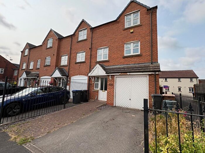 3 Bedroom End Terrace House To Rent In Uttoxeter Road, Blythe Bridge, Stoke-On-Trent, ST11