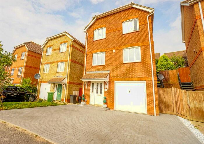 3 Bedroom Detached House For Sale In Coxheath Close, St. Leonards-On-Sea TN38