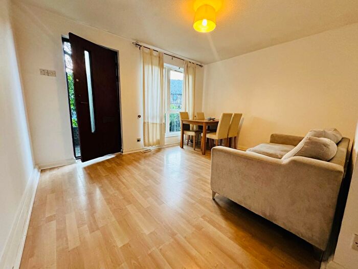 1 Bedroom Flat To Rent In Kinburn Street, London, SE16