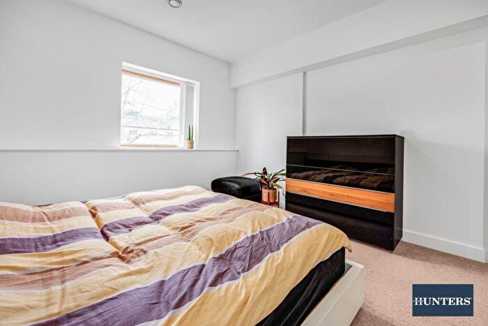 2 Bedroom Apartment To Rent In Kingsland Road, Shoreditch, E2