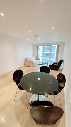 2 Bedroom Flat To Rent In Railway Terrace, Slough, SL2