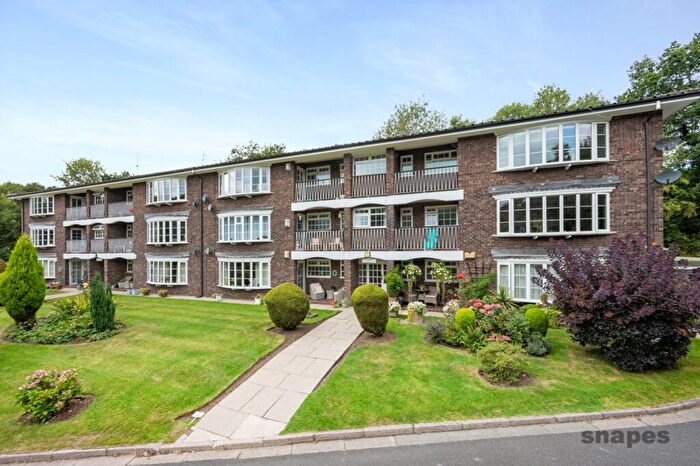 3 Bedroom Flat For Sale In Warren Close, Bramhall, SK7