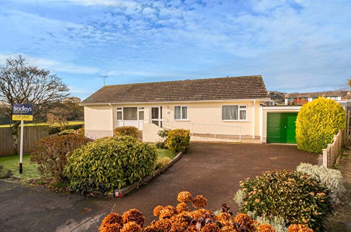 3 Bedroom Detached Bungalow For Sale In Langaller Close, Bovey Tracey, Newton Abbot, Devon, TQ13