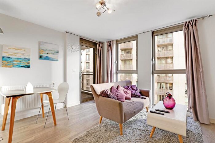 1 Bedroom Flat For Sale In Roma Corte, Lewisham, SE13