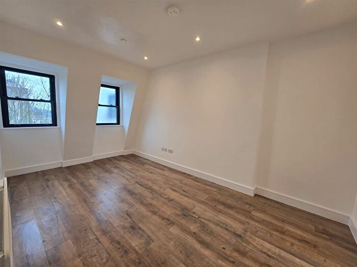 2 Bedroom Flat To Rent In Warlters Road, London, N7