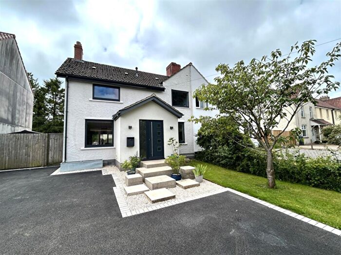 4 Bedroom Semi-Detached House For Sale In Chippenham Road, Marshfield, SN14